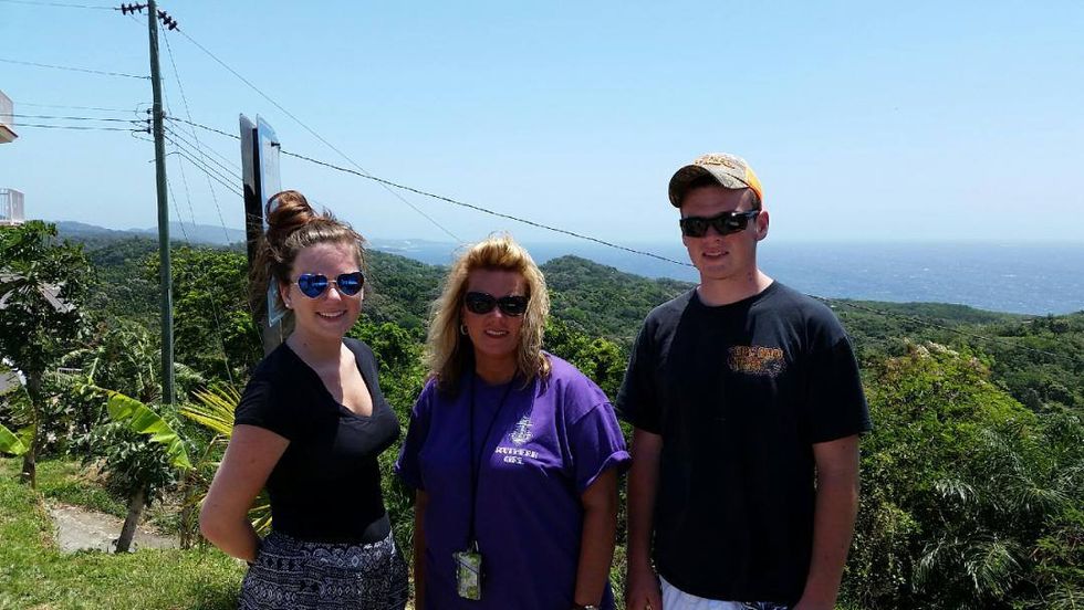 The 15 Stages Of Spring Break With Your IRL Friends As Told By The TV Show 'Friends'