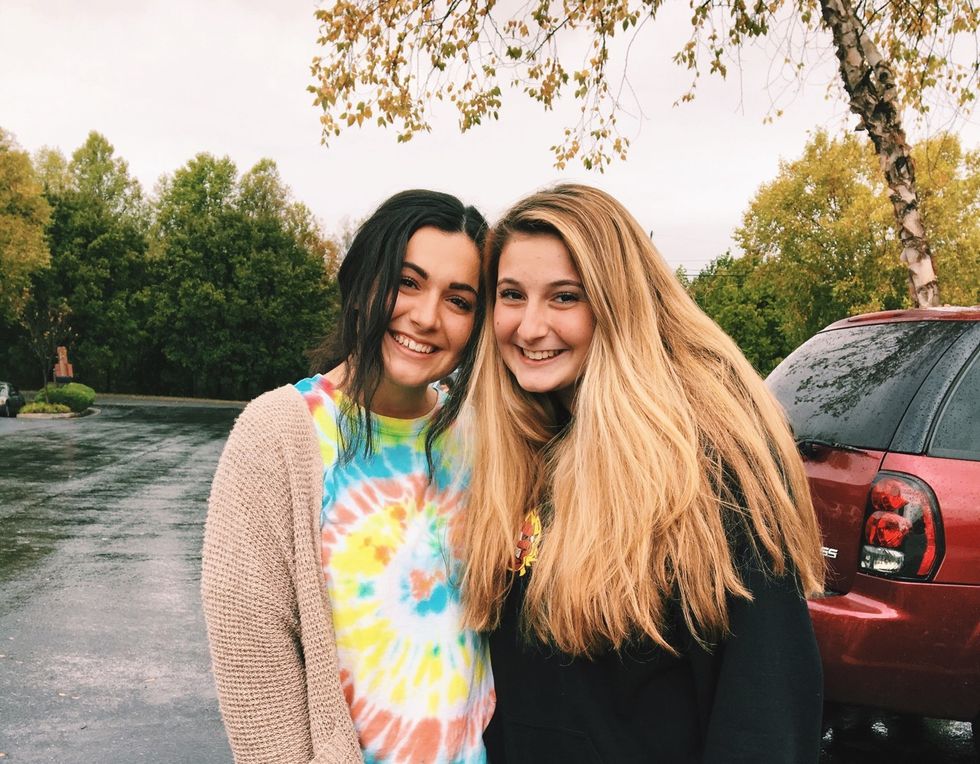 21 Things That Happen When You Go To School Too Far From Your Sister