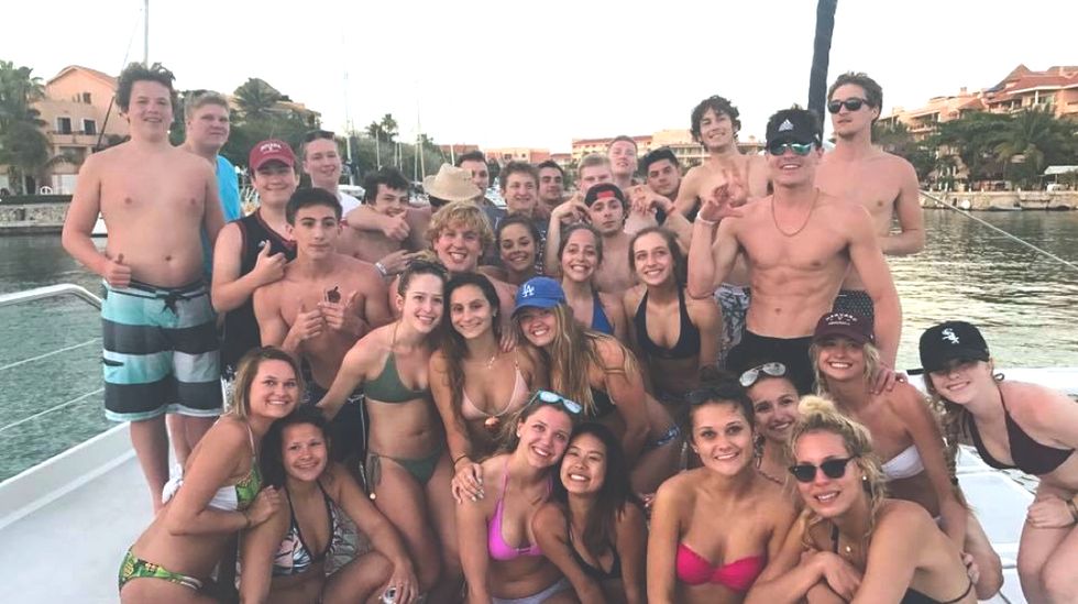 9 Things Anyone Who Took A Senior Trip With Their Best Friends Can Relate To
