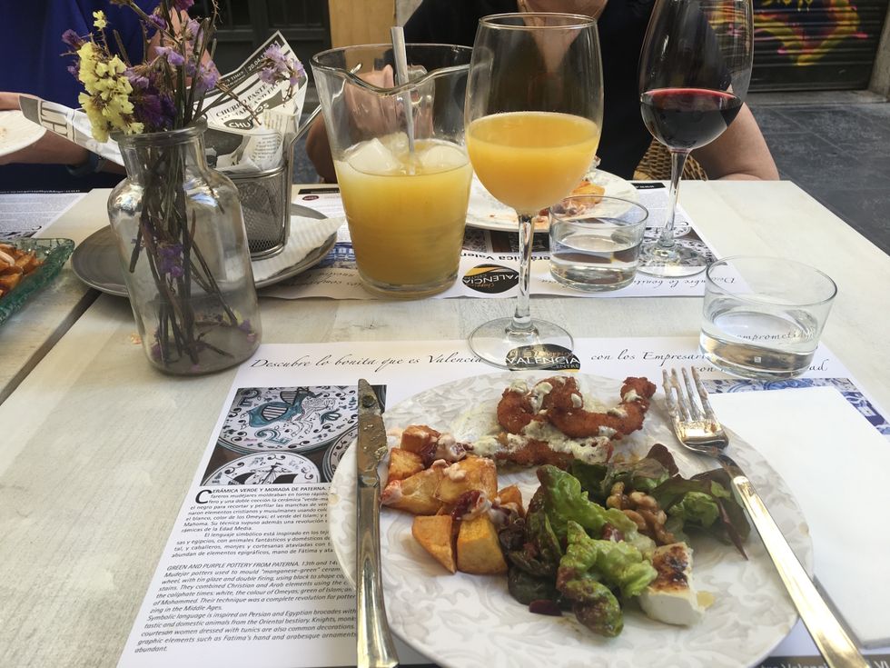 10 Phrases And Behaviors of Restaurant-Goers That Make Your Waitress Crazy