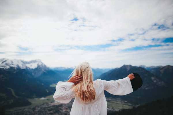 10 Signs You're 100% An Introvert