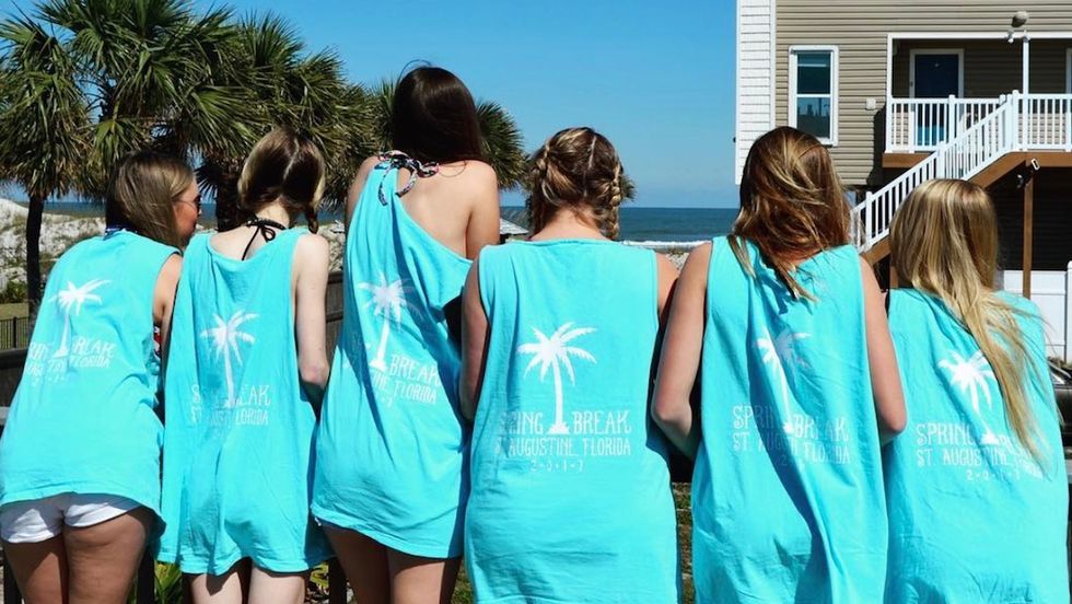 The 7 Things No Self-Respecting Srat Girl Leaves For Spring Break Without