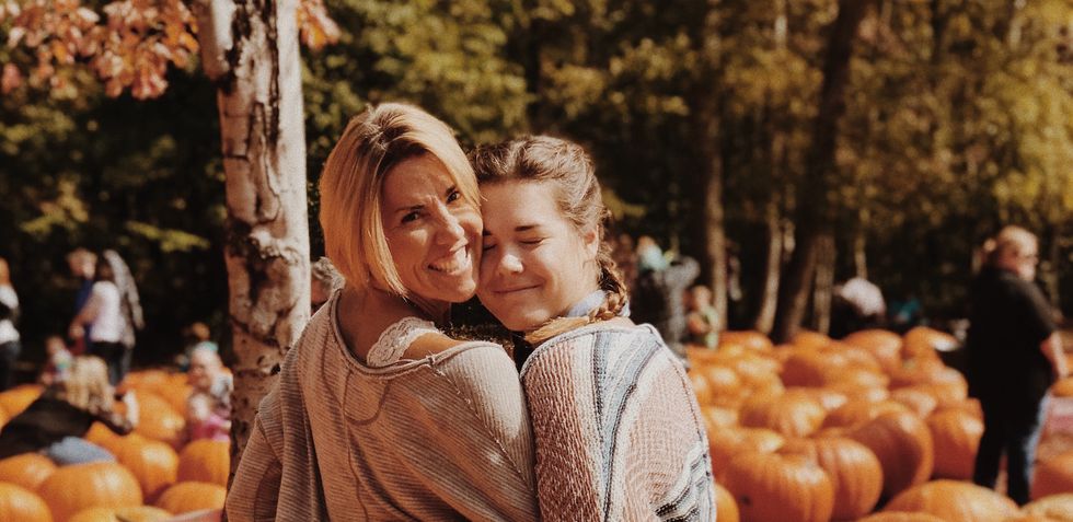 16 Specific Reasons A College Girl Would Call Her Mom, Like, Every Day