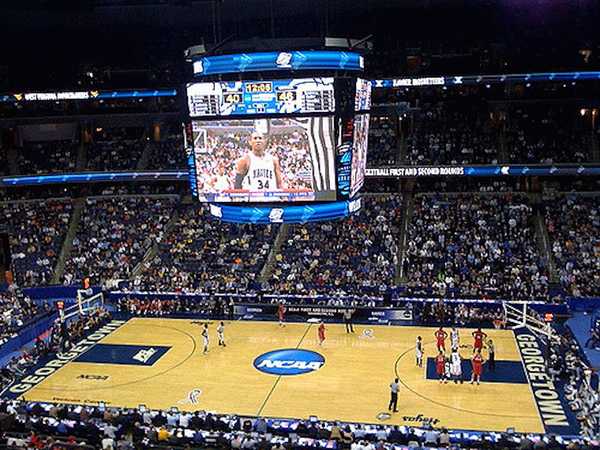 17 Hoop Hotties In March Madness That Are Total Slam Dunks