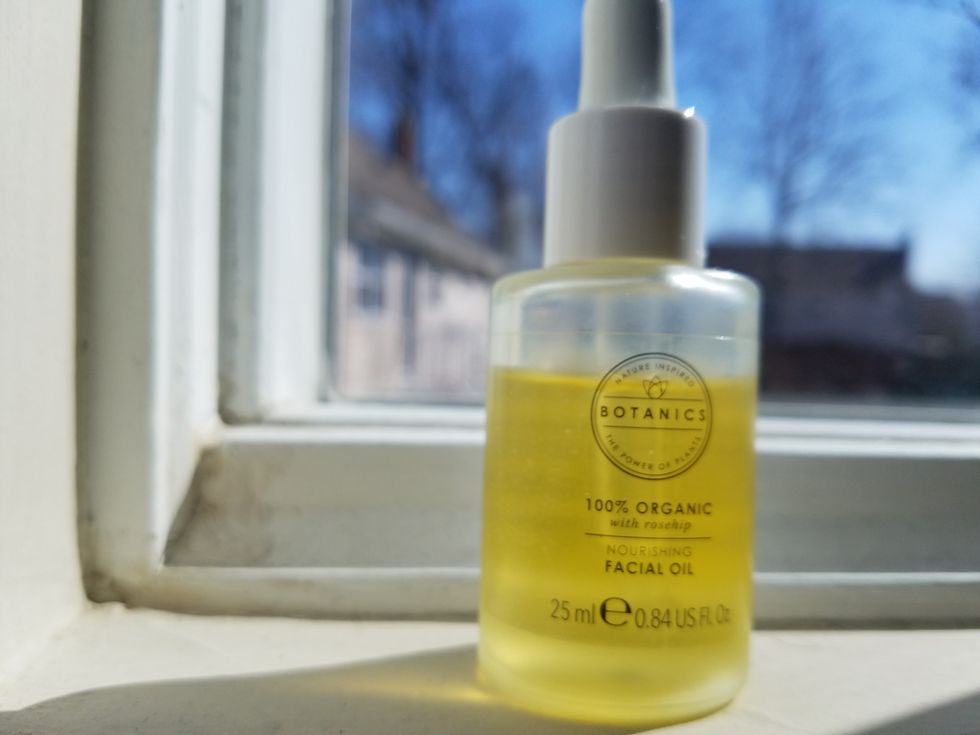 I Gave Up Facial Lotion For An Organic Oil And My Skin Actually Doesn't Hate Me Now