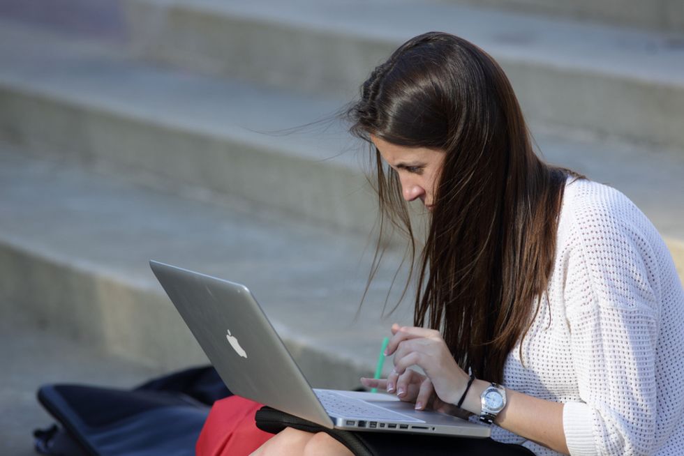 10 Websites Every College Student Should Slap On Their Bookmark Bar ASAP
