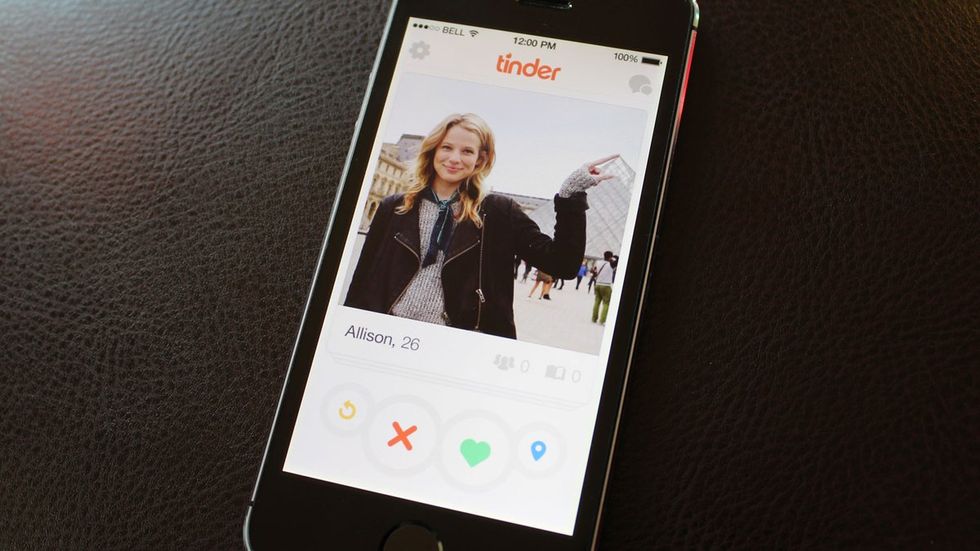 6 Simple Ways Men Can Change Their Profiles To Get More Matches On Tinder
