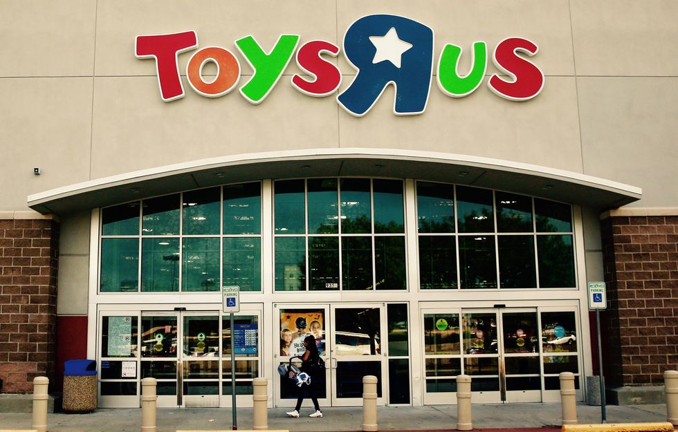 A Goodbye To Toys R Us, From Every 90's Kid