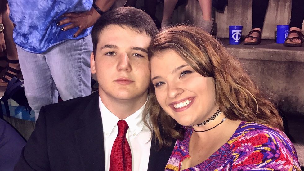 7 Pieces Of Prom Advice Older Sisters Need Little Brothers To Know