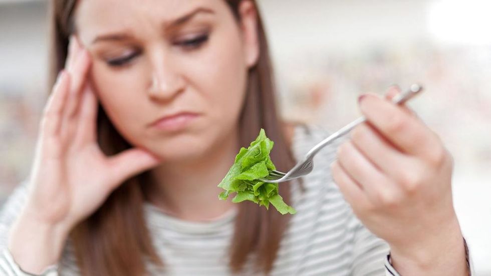 The 7 Stages Of Trying To Eat Healthy In College