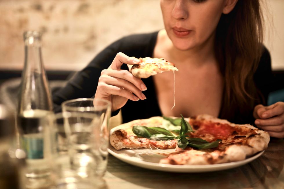 Girls, It's Definitely OK To Eat In Front Of Your Crush