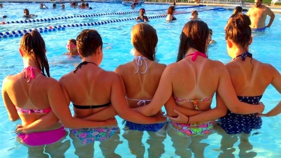 7 Summer Struggles Only Girls Who Are Naturally PALE AF Understand