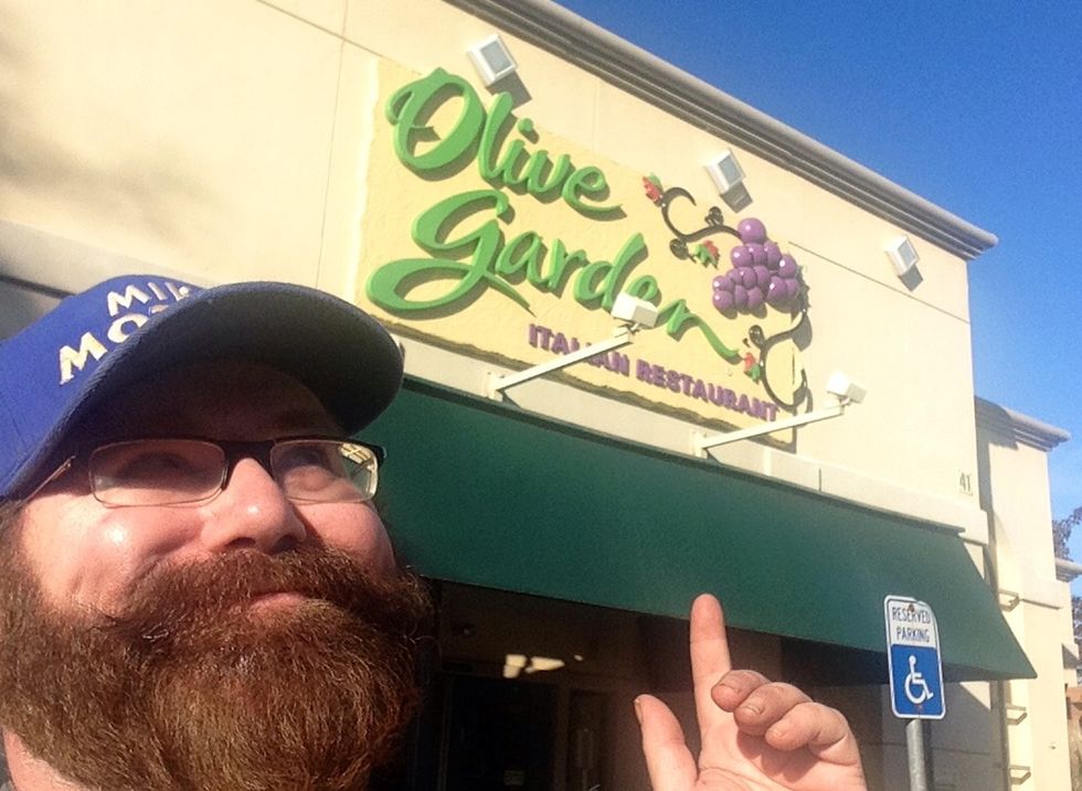 'I’d Kill My Family For These Breadsticks,' And 9 Other Thoughts You Have At Olive Garden