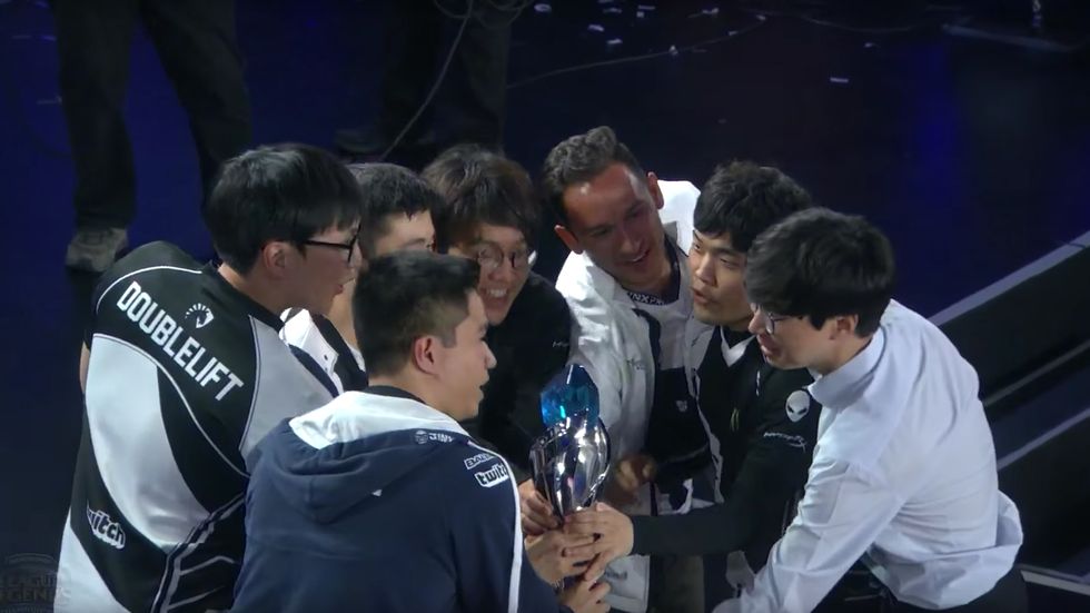 Days After The Murder Of His Mother, Doublelift And Team Liquid Stomp 100 Thieves In Title Game
