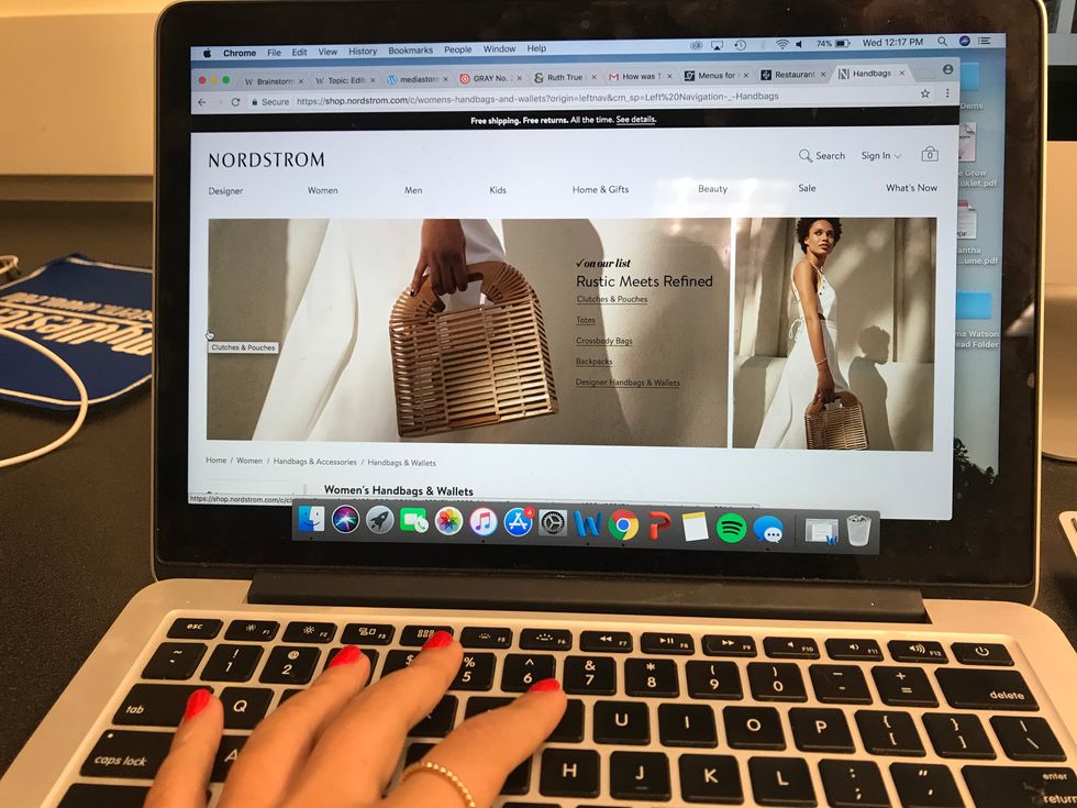 9 Signs You're Addicted To Online Shopping Your Credit Card Agrees With