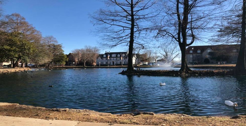 10 Things We've All Thought While Walking On Campus