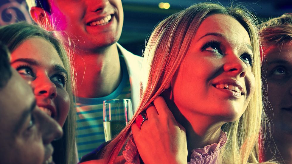 32 Thoughts You Have On A Girls' Night Out When You're NOT Drinking, Not Even A Sip