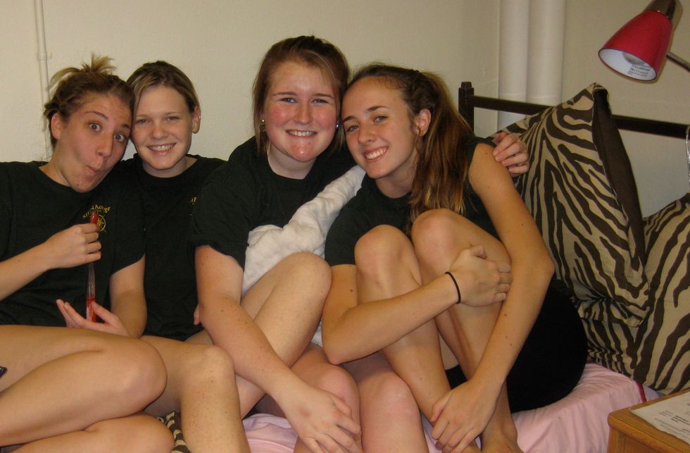 10 Things My College Dorm Had That My College Apartment NEVER Will