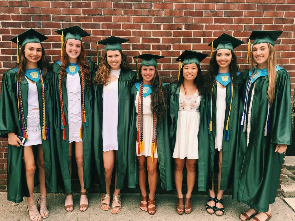 30 Inconsequential Thoughts College Girls Have While Visiting Best Friends At Other Schools