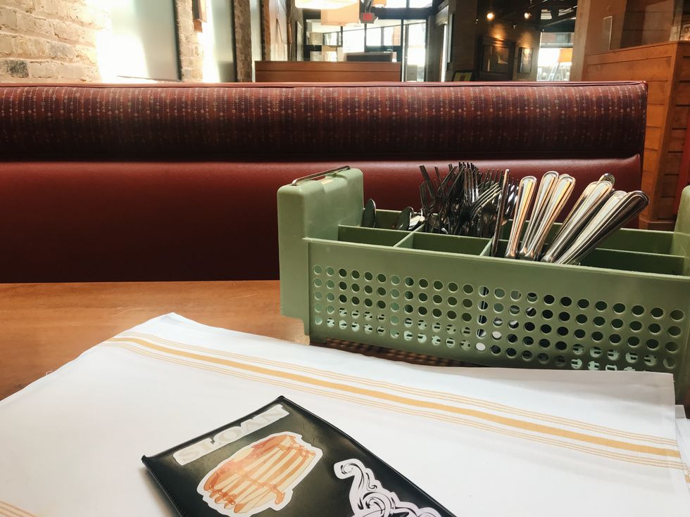 10 More Reasons A Server Might Spit In Your Food, Just A Head's Up