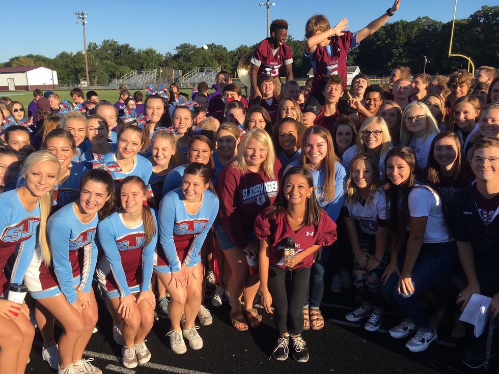 If You Grew Up In A Small Town, Everyone Knows Everything About You, But It Kinda Has Its Perks