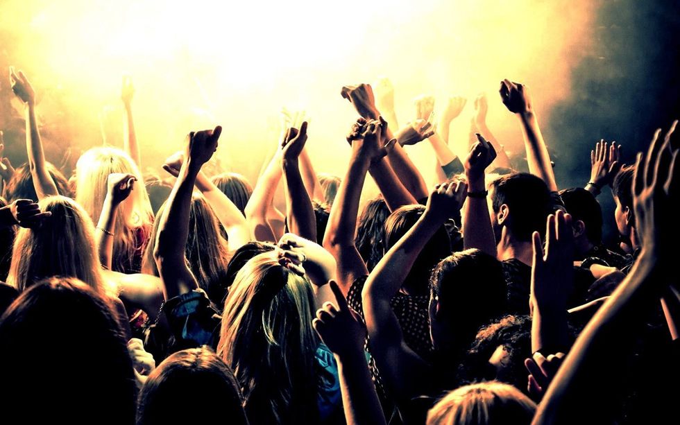 20 Songs For The Ultimate Cliché Playlist For College Parties