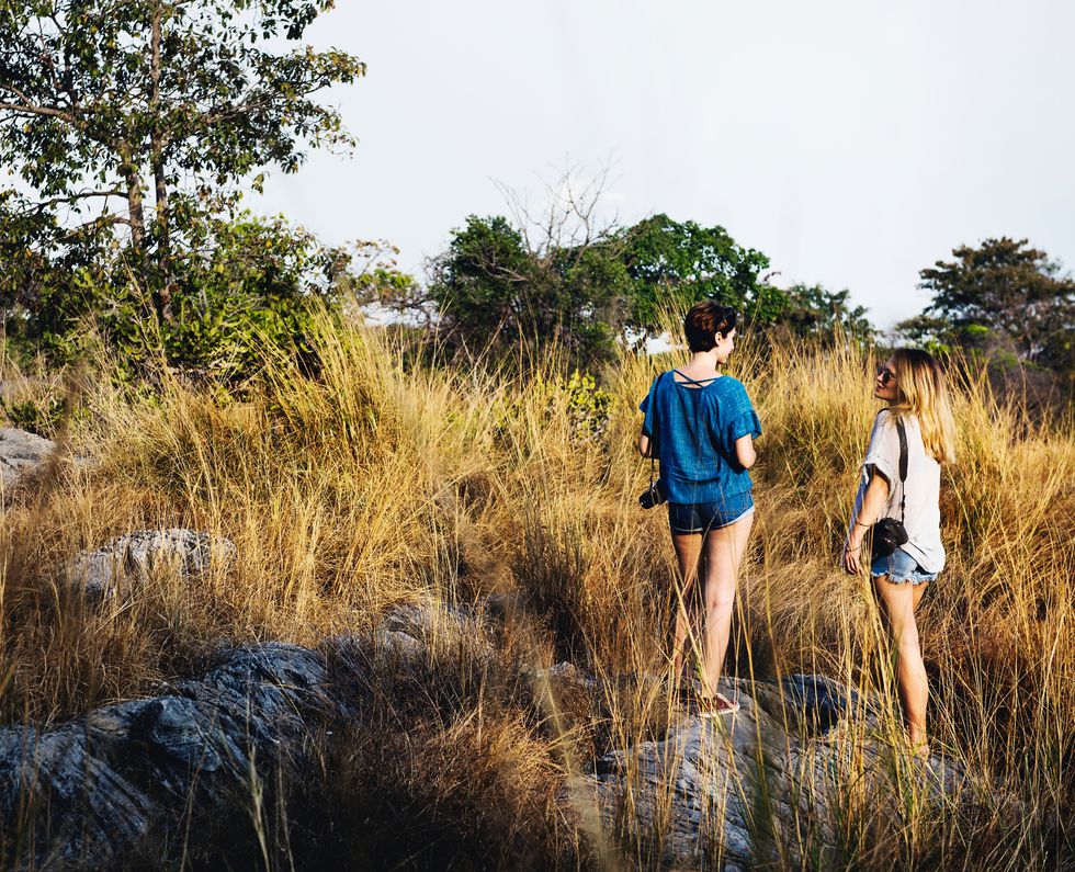 Pros And Cons Every Girl 5'4" And Under Has Had To Measure Up To