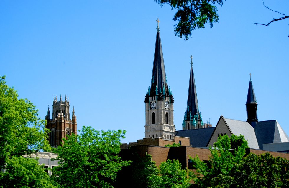 5 Pros And Cons Of Being Home For The Summer After A Year At College