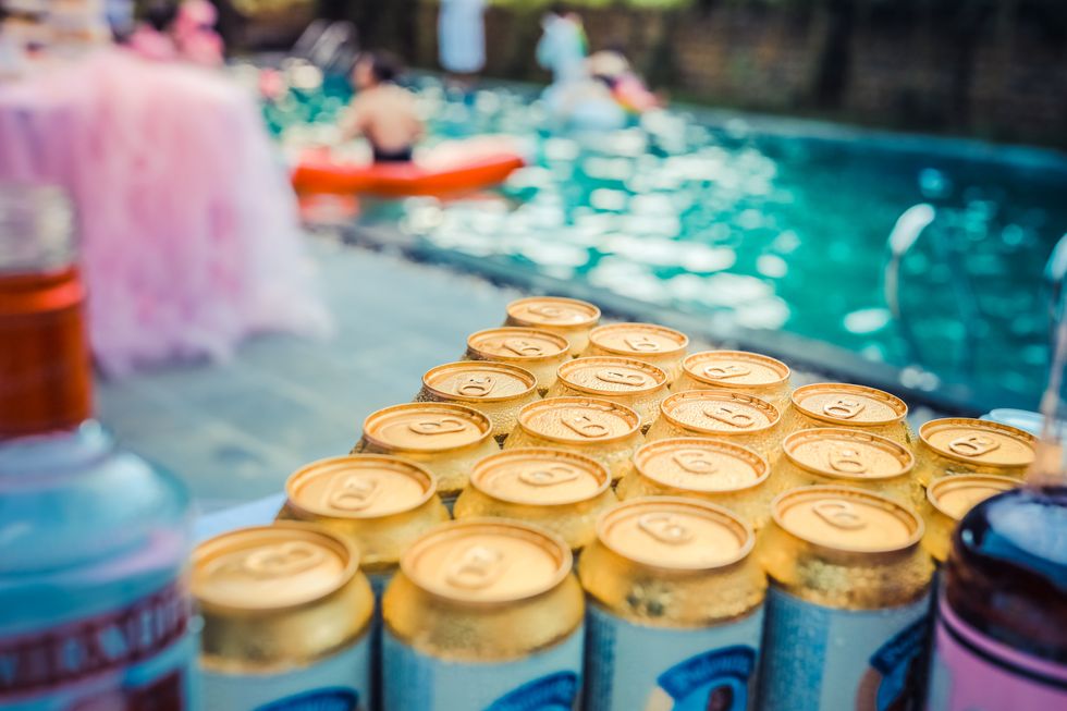 5 Summer Drinks Every College Girl 21-And-Over HAS To Drink By The Pool This Summer