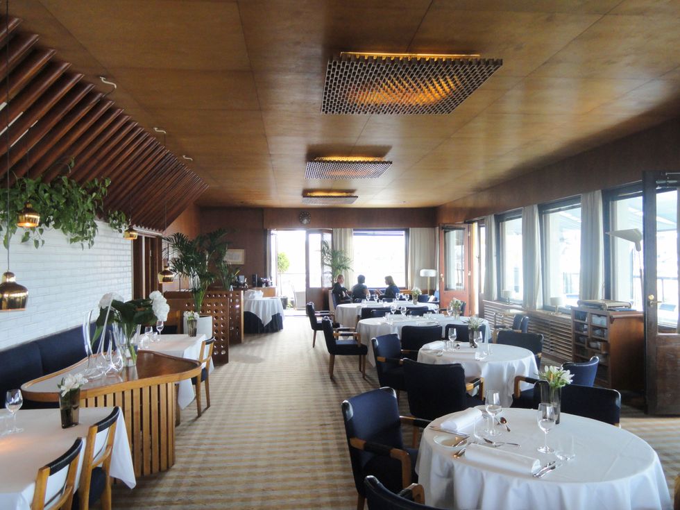 I Don't Work At A Restaurant Because It's Easy But I Do Enjoy The Perks Of Free Food