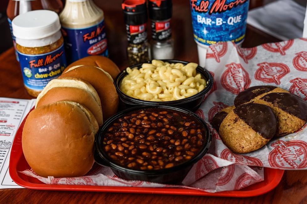 10 Southern Fast-Food Chains You'll Miss This Summer, If You're Heading Up North Or Out West