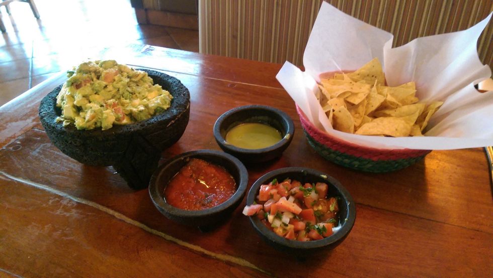 My Job As A Busboy At A Mexican Restaurant Has Taught Me The Nuance Of Salsa-Giving