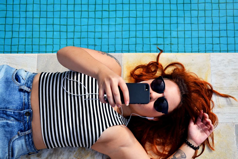 17 Texts Your Friends Send In The Group Chat During Summer Break