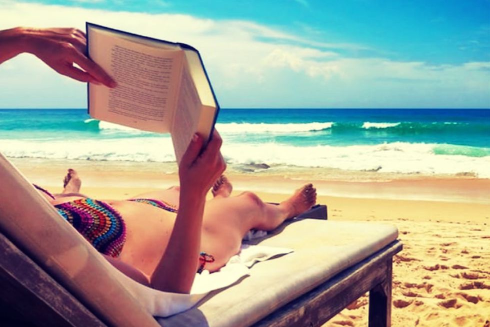 10 Bestsellers Every 20-Something Girl Should Bring To The Beach With Her