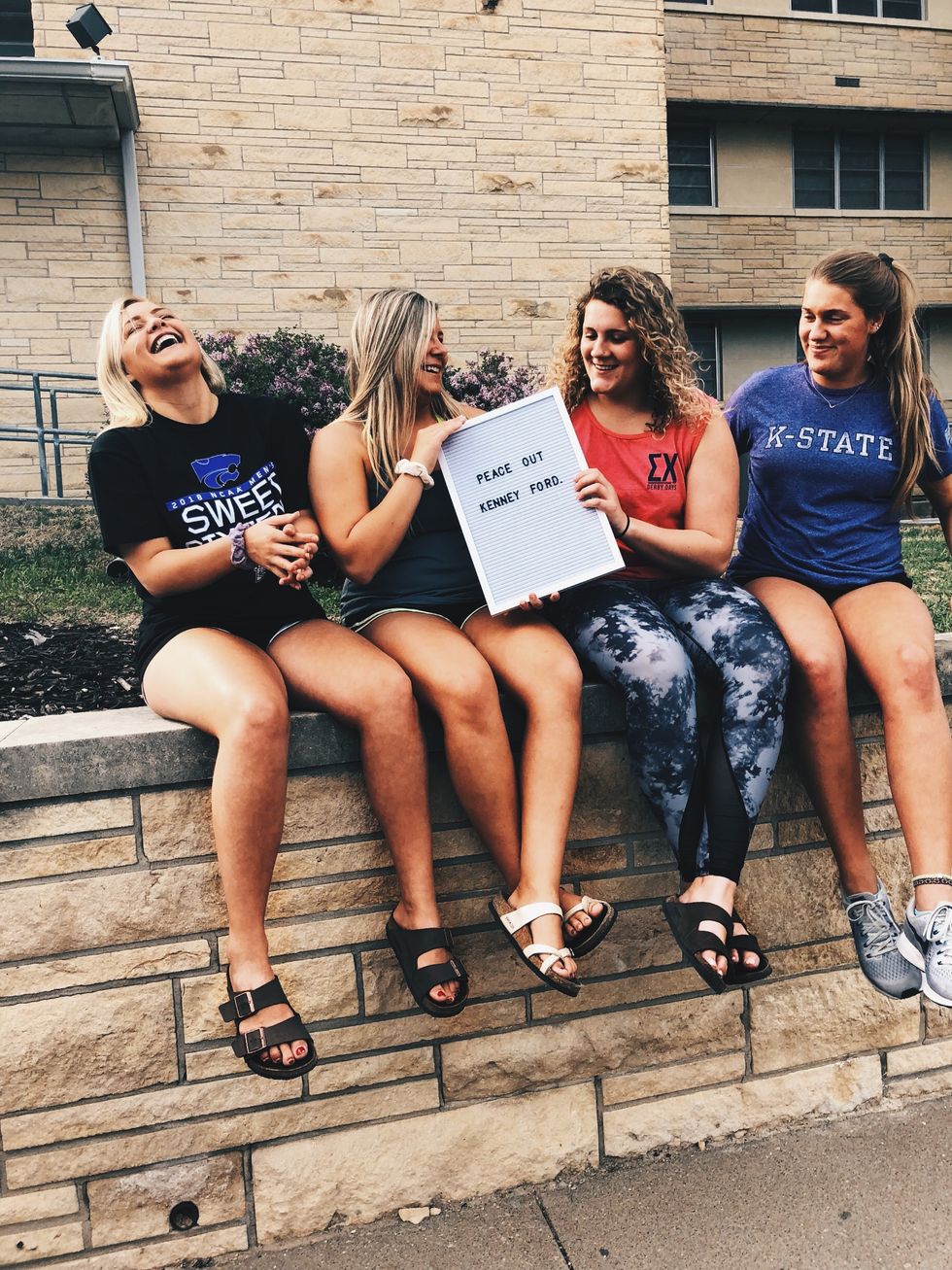 10 Must-Dos With Your Dorm Roomies