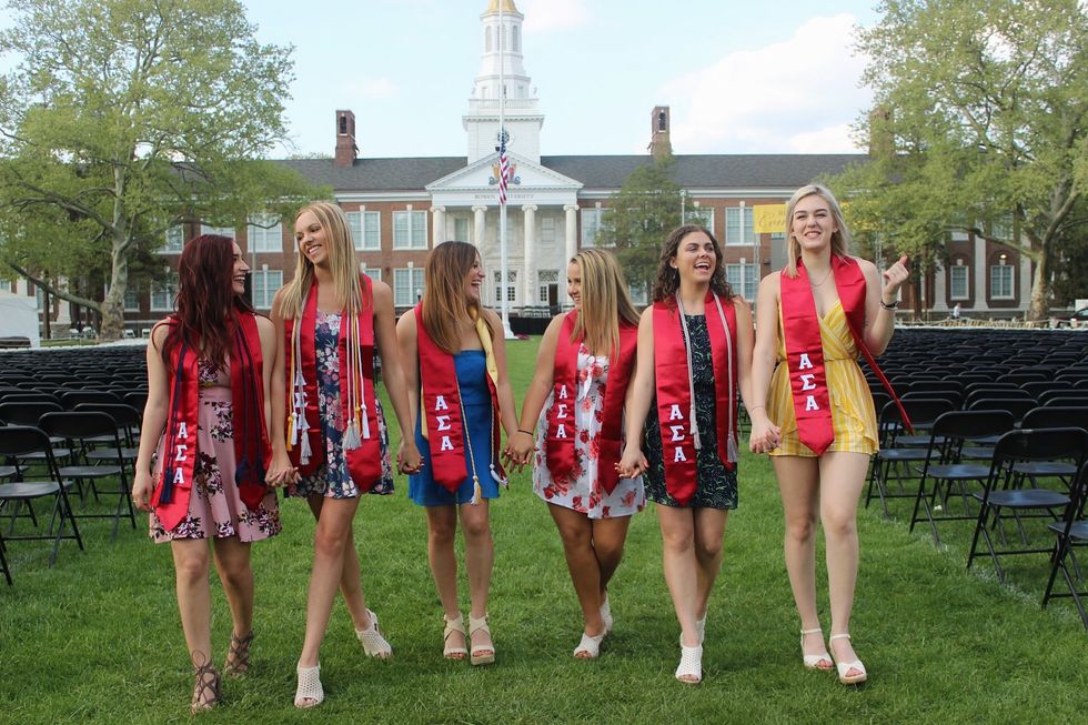 Graduation Single 10 Reasons To Be Single When You Graduate College | The Odyssey Online