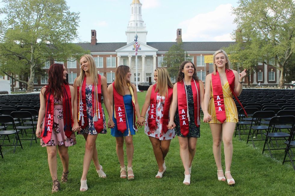 10 Reasons To Be Single When You Graduate College