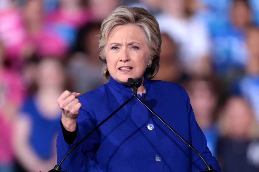 ​11 Reasons I'm Thankful Hillary Clinton, With Her Normal-Sized Hands, Is NOT In The Oval Office