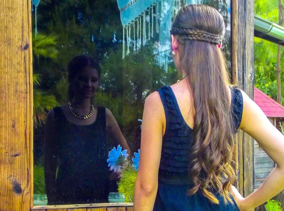 I May Be A Healthy Weight, But The Girl In The Mirror Sure Isn’t