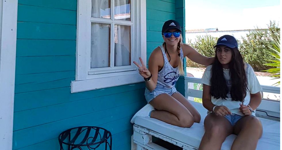 9 Ways You Know Your Roommates Have Become Your Girlfriends, And Thank God For That