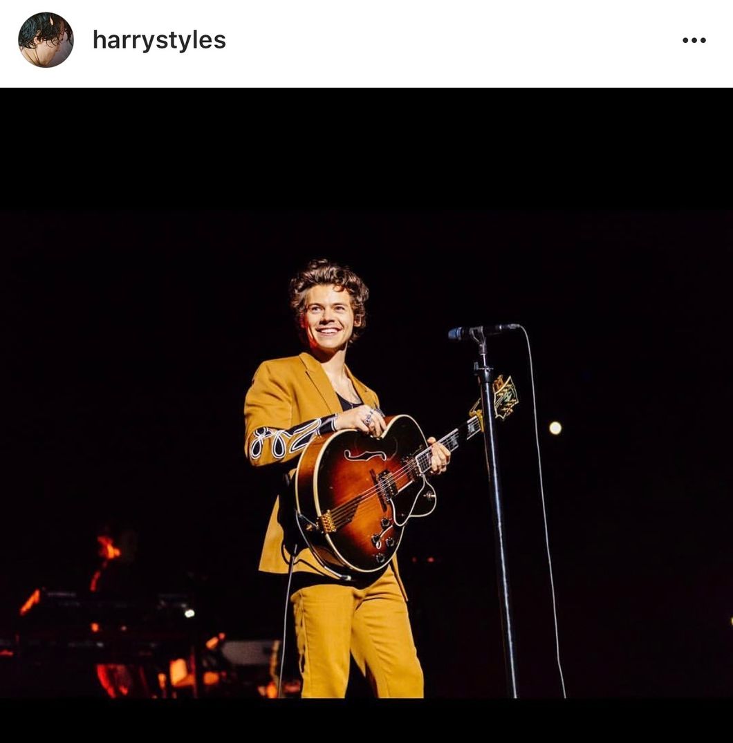 17 Emotions a Fangirl Feels When Harry Styles Is on tour