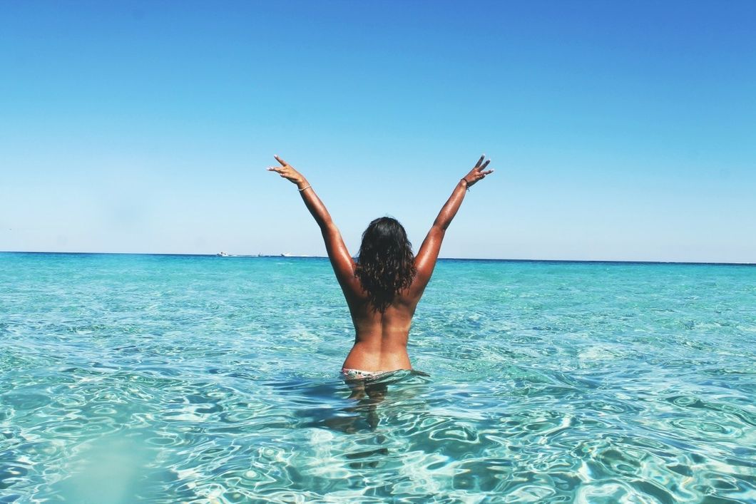 'Travel Bloggers' Picture Perfect 'Reality' Is Meant To Scam You An Unrealistic Lifestyle