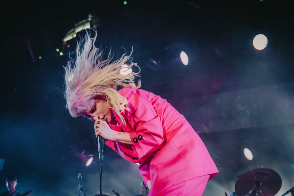 Paramore Invites 2 Fans On Stage in South Carolina