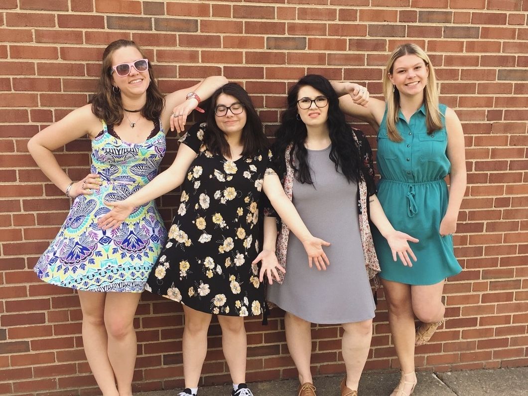 Constantly Craning Your Neck And 6 Other Perks Of Being Very Short