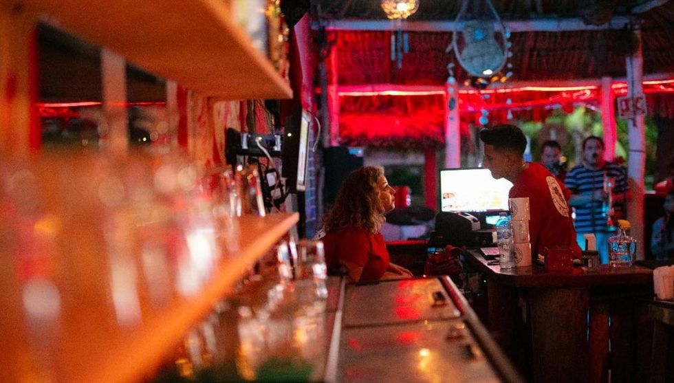 5 Reasons You, A Customer Being Served Food, Should 100 Percent Tip More