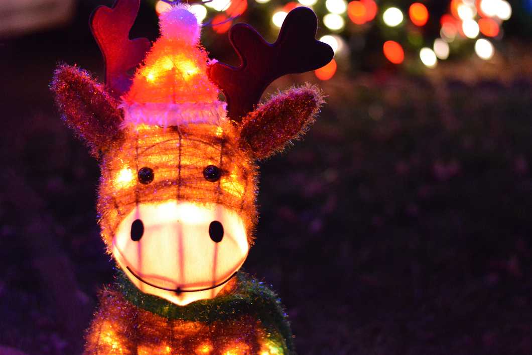 11 Ways To spread holiday cheer for Christmas In July