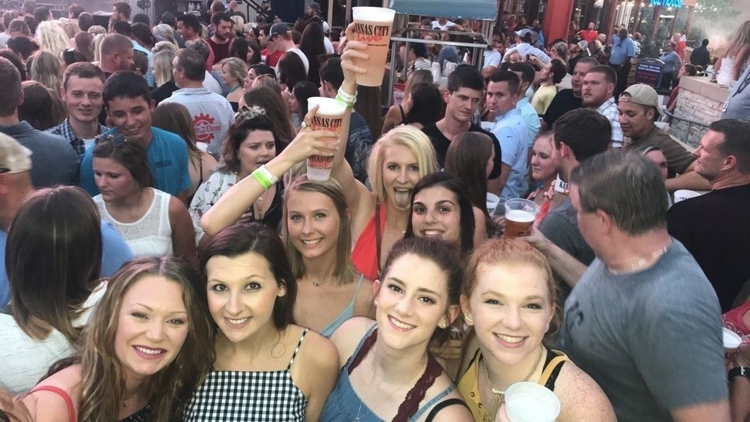 20 Reasons to go to summer concerts with your besties