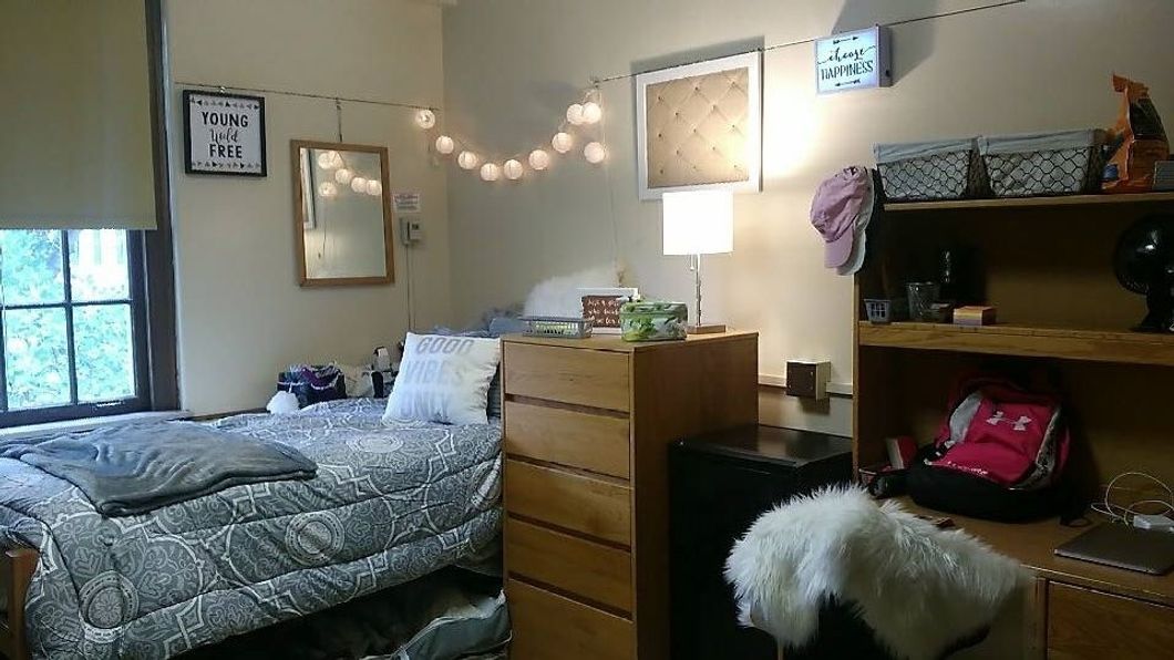 11 Tips For Decorating Your College Dorm On A Very 'College' Budget