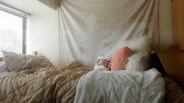 22 Dorm Items I COULD Have Survived Freshman Year Without, But Am So Glad I Didn't Have To