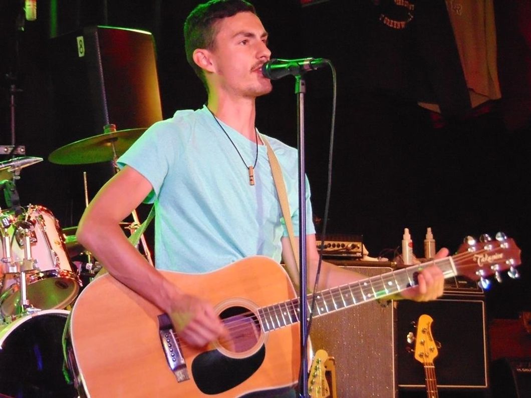 15 things to know if your boyfriend is good at guitar